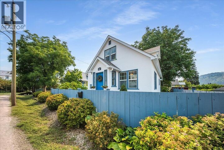 Property Photo: 812 2nd Street BC V1N 1Y7