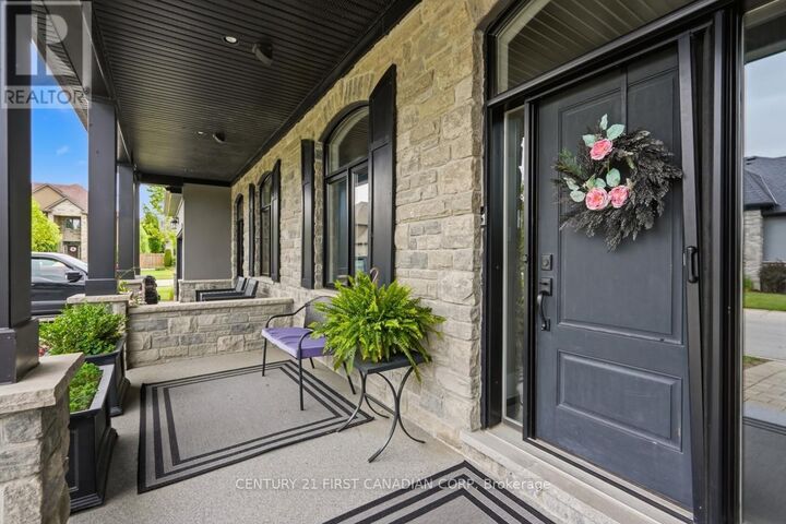 Property Photo: 2215 Callingham Drive 4 ON N6G 0P1