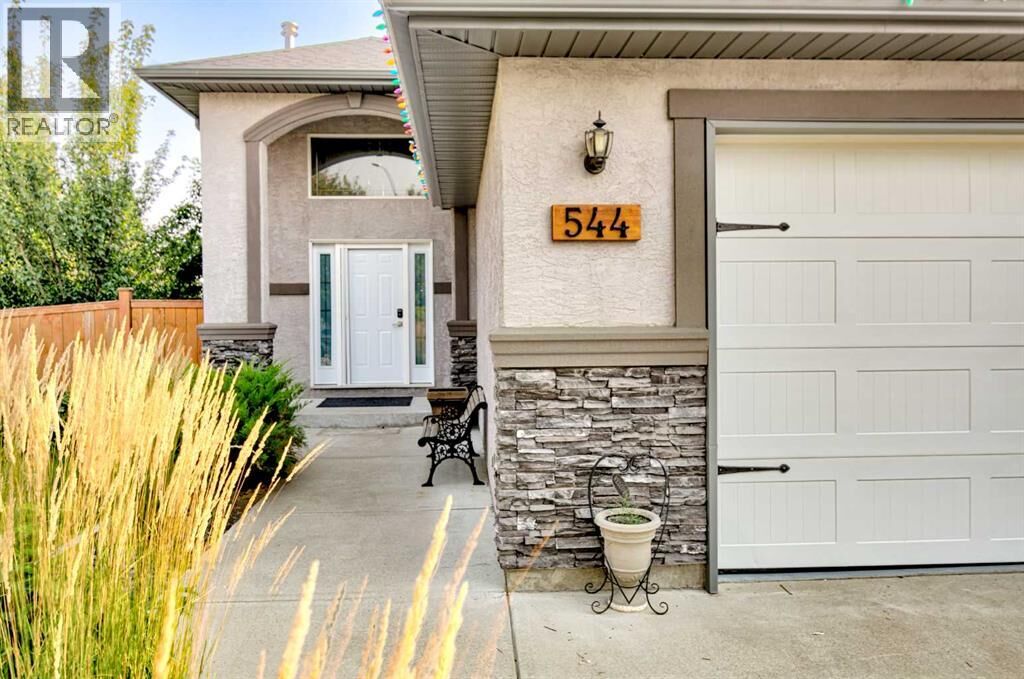 Property Photo: 544 Couleesprings Crescent South AB T1K 5R3