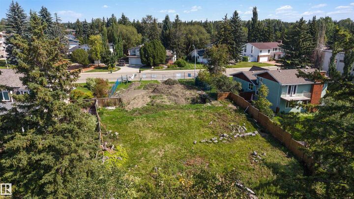 Property Photo:  36 Marlboro Road NW  AB T6J 2C6 