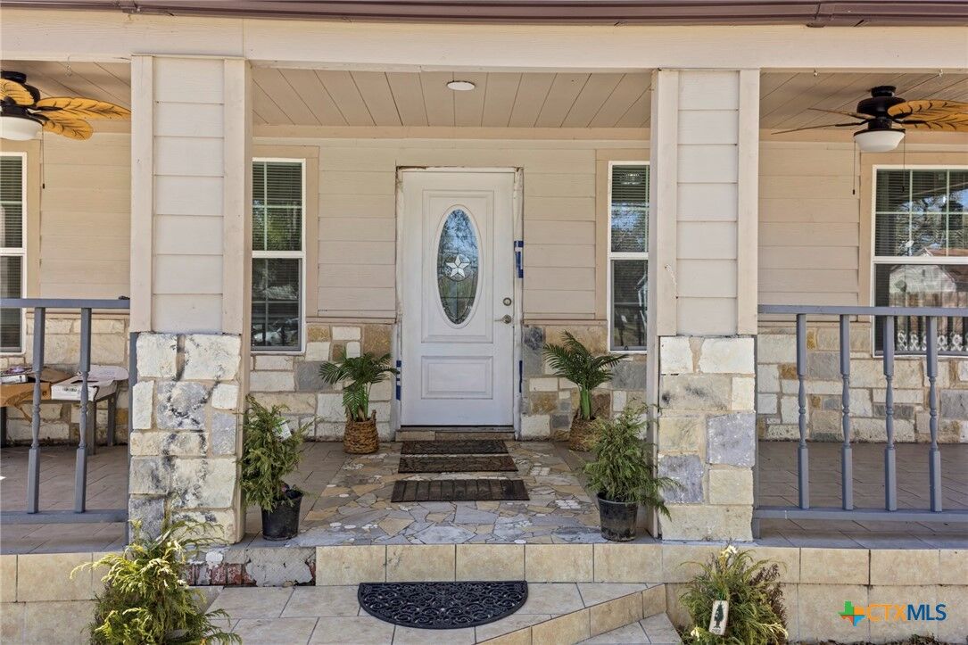 Property Photo:  811 Ward Street  TX 76661 