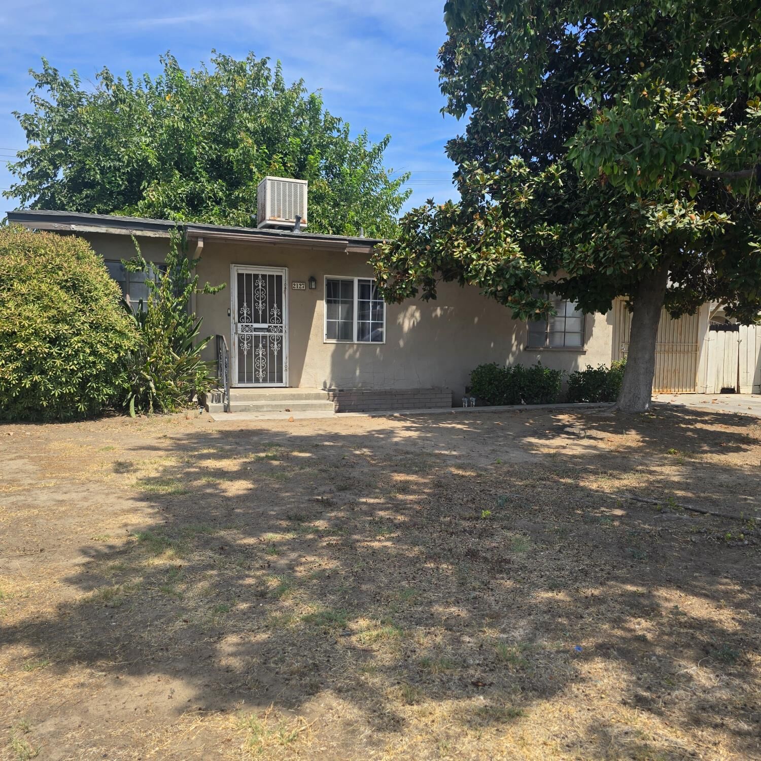 Property Photo: 2127 E Sussex Way CA 93726