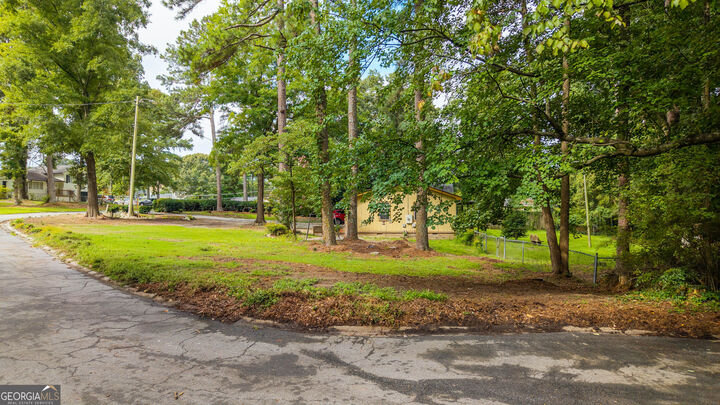 Property Photo: 1956 Village Court GA 30078