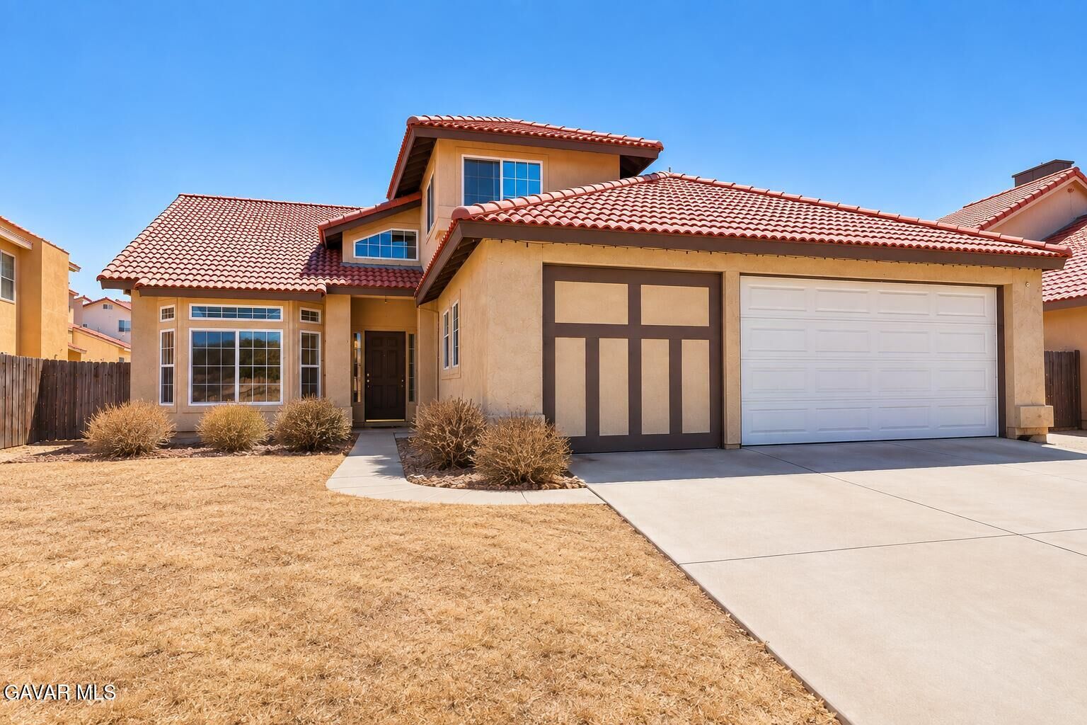 Property Photo: 2016 W Sandstone Court CA 93551