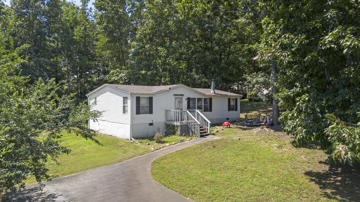 Property Photo:  210 W Meadows Lane NE  TN 37312 