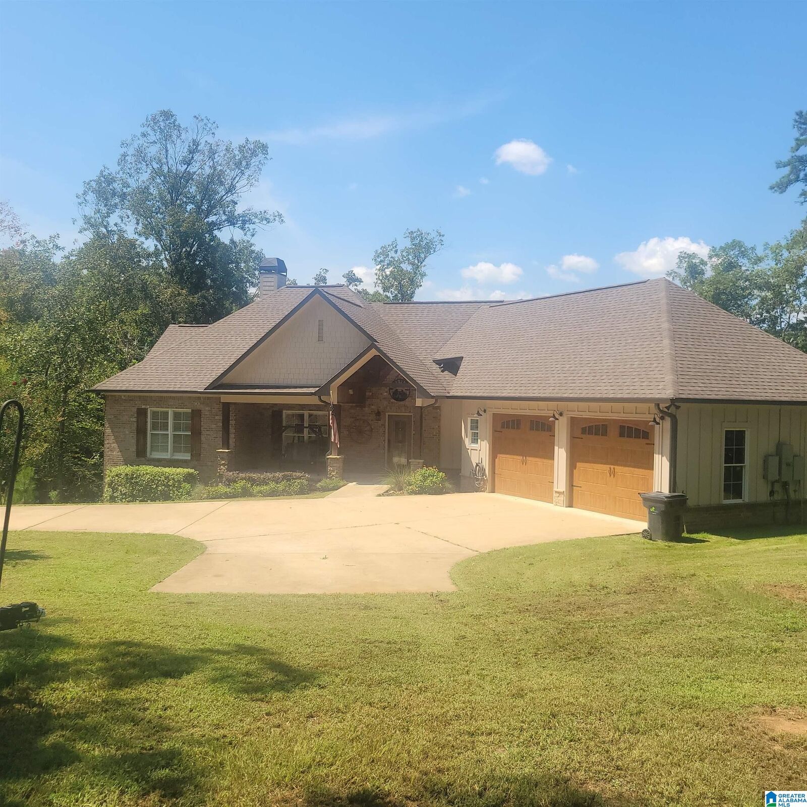 Property Photo: 50 Eagle Point Trace AL 35136