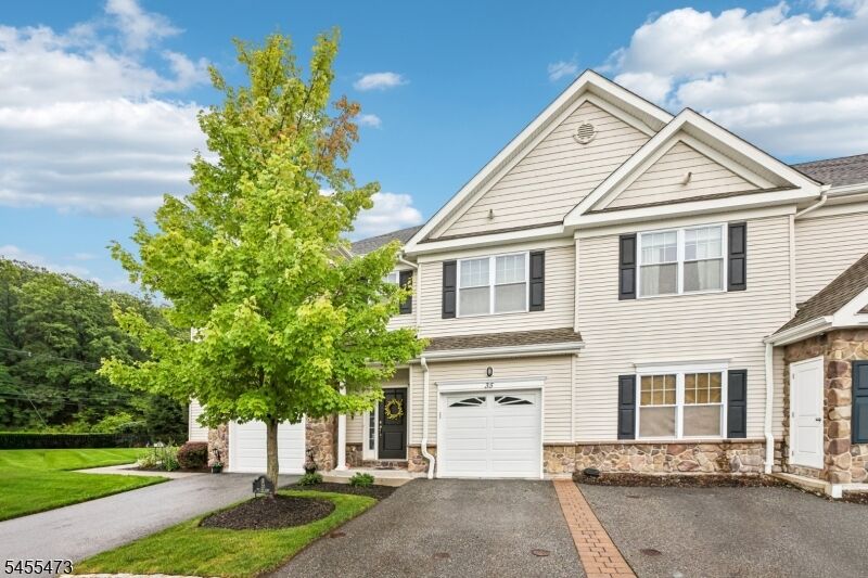 Property Photo:  35 Red Oak Ct  NJ 07420 