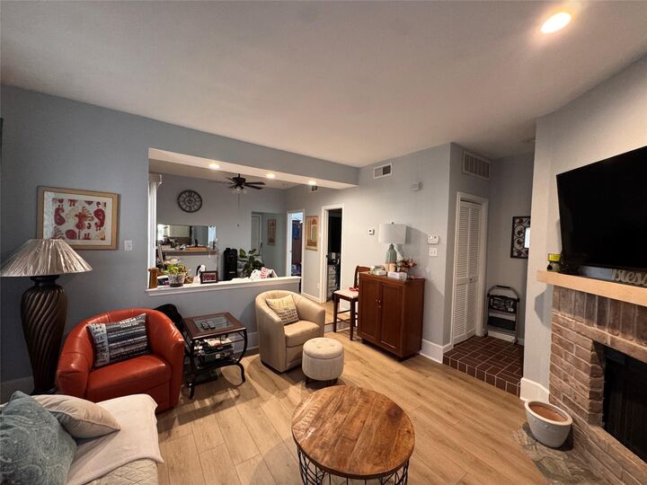 Property Photo:  3100 Walnut Bend Lane 201  TX 77042 