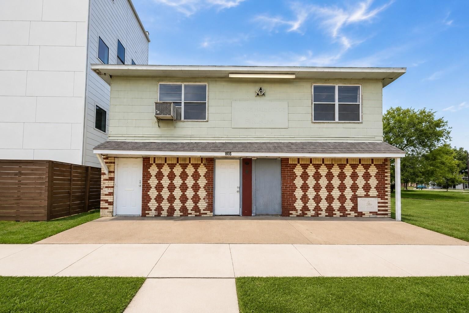 Property Photo:  2303 &Amp 2305 McGowen Street  TX 77004 