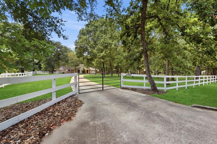 Property Photo: 21927 Allyson Road TX 77354