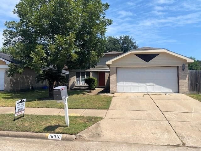 Property Photo: 16010 Vista Del Mar Drive TX 77083