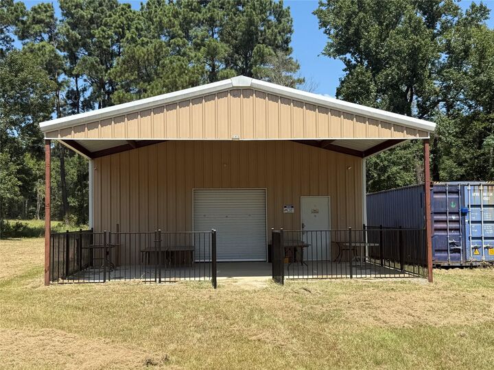 Property Photo: 1331 US Highway 190 W TX 77359