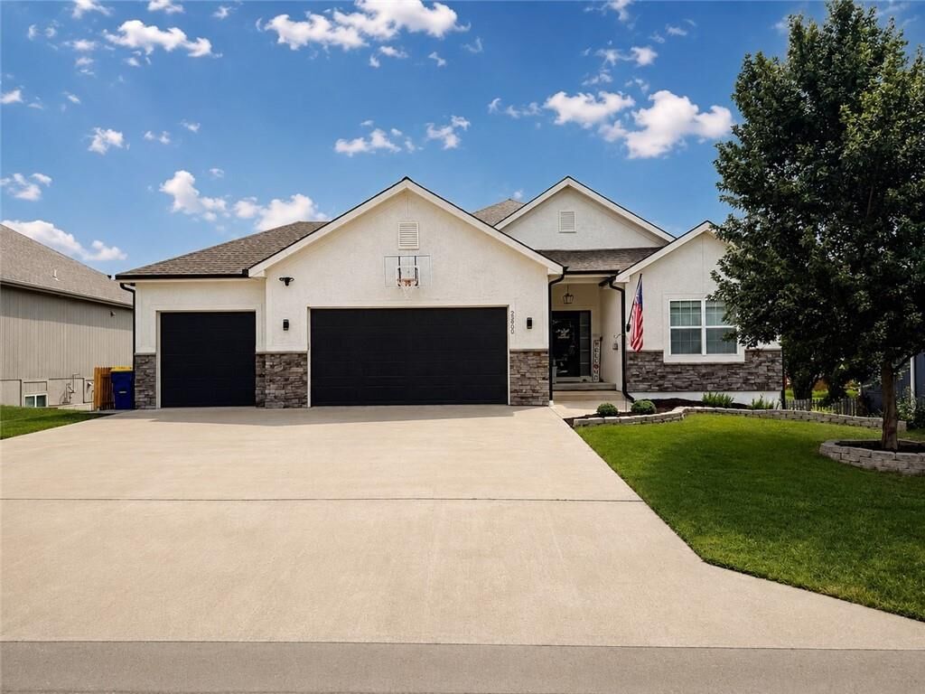 Property Photo:  22905 S Creekview Drive  MO 64078 