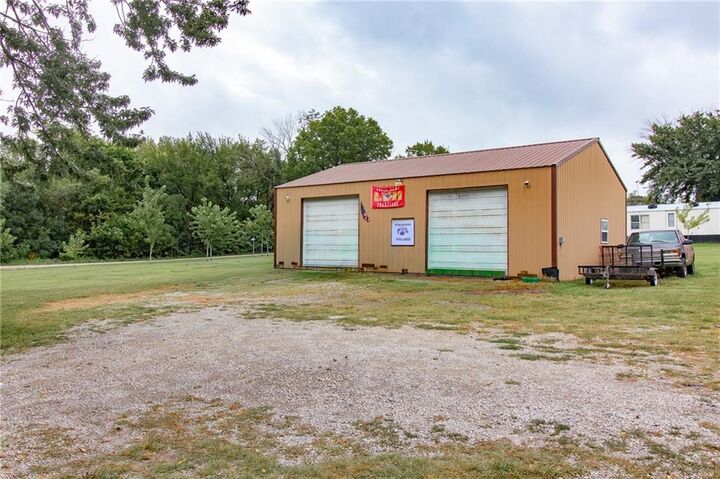 Property Photo:  125 NE 641st Road  MO 65336 