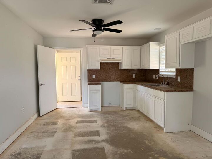 Property Photo:  1300 S 7th Street  TX 79364 