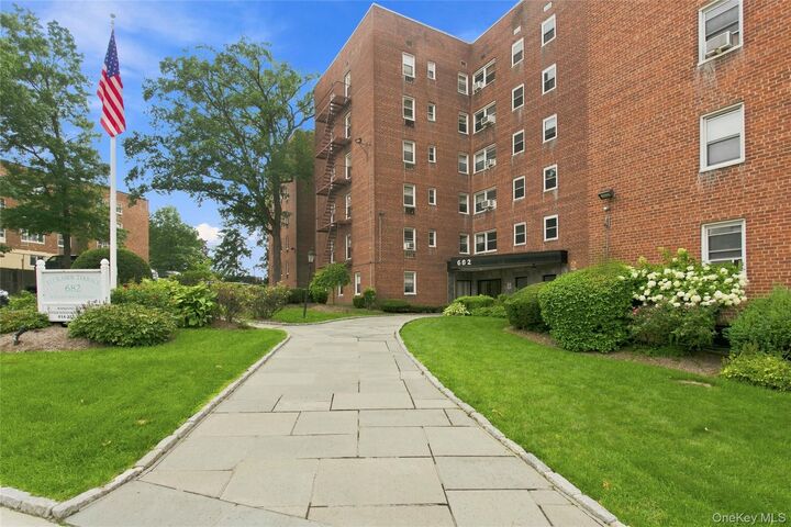Property Photo: 682 Tuckahoe Road 2B NY 10710