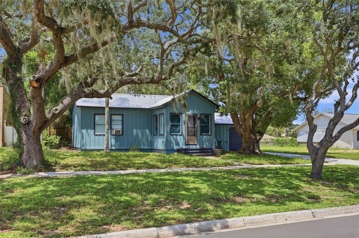 Property Photo: 4 E Bay Street FL 33837