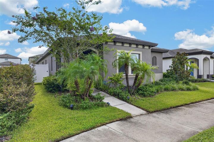 Property Photo:  12427 Bay Estuary Bend  FL 33579 