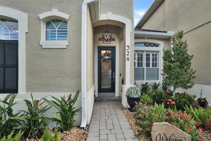 Property Photo: 324 Tudor Spring Court FL 32828