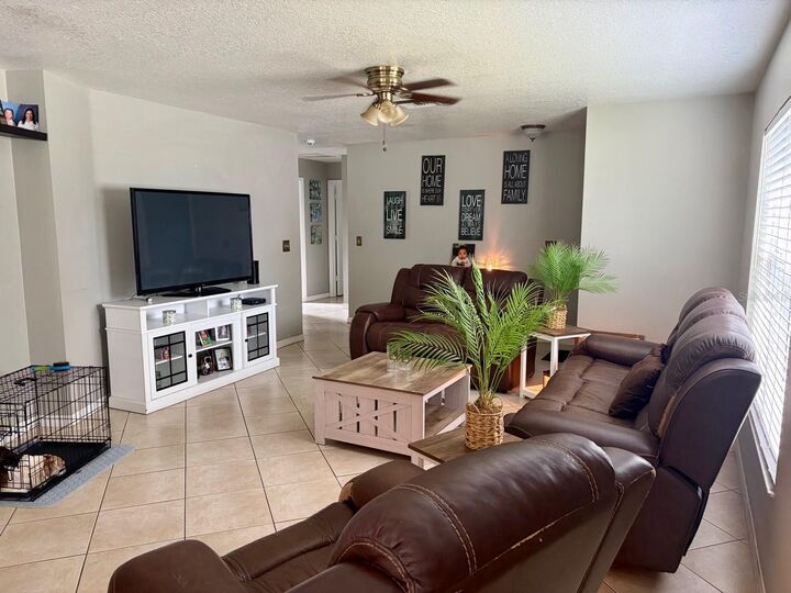 Property Photo: 914 Nicholson St FL 33755