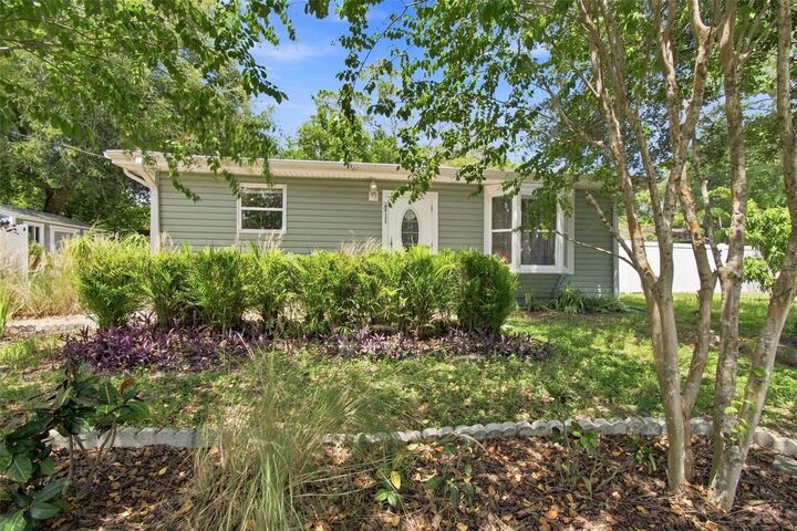 Property Photo:  3426 Riverview Drive  FL 33604 