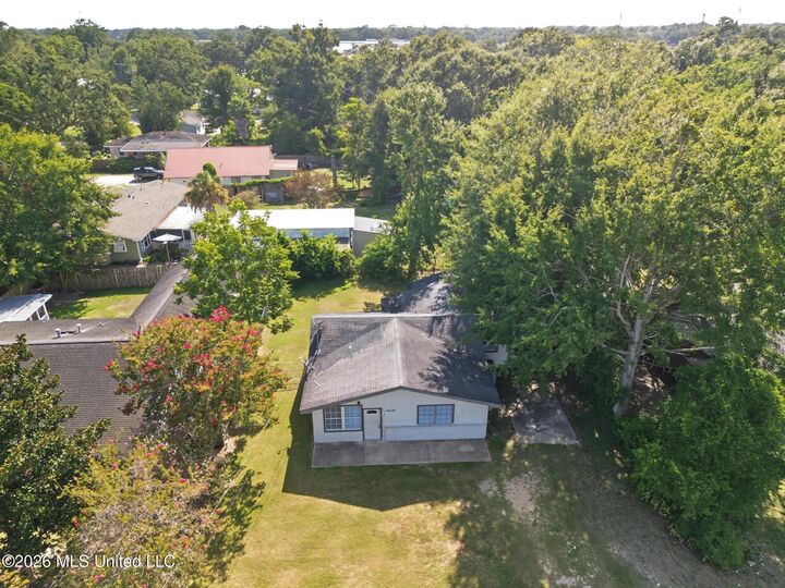 Property Photo:  101 Park Row Avenue  MS 39560 