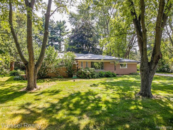 Property Photo: 60384 Shawnee Lane MI 48094 2035