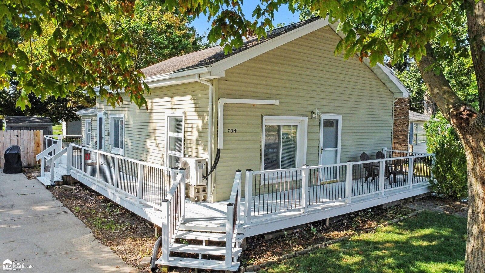 Property Photo: 704 E North Street MI 48867-1937
