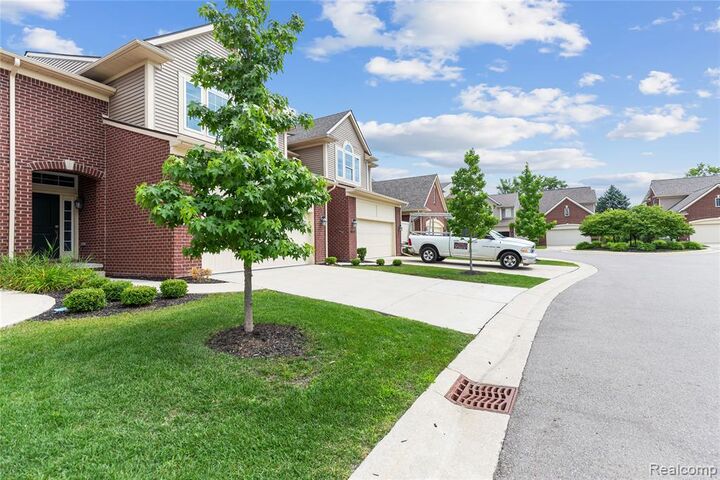 Property Photo:  7512 Berry Wood Lane  MI 48322 2789 