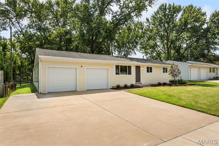 Property Photo: 11482 Essex Avenue MO 63043