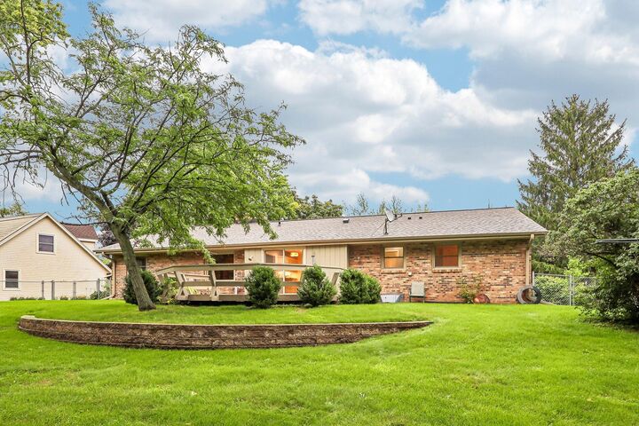 Property Photo:  928 Tanglewood Ct  WI 53066 