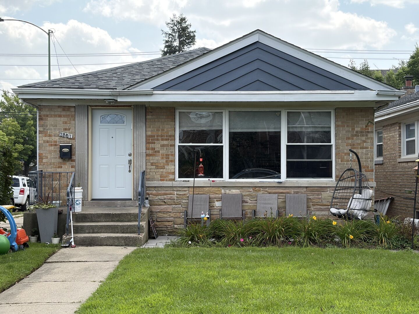 Property Photo:  2801 W Coyle Avenue  IL 60645 
