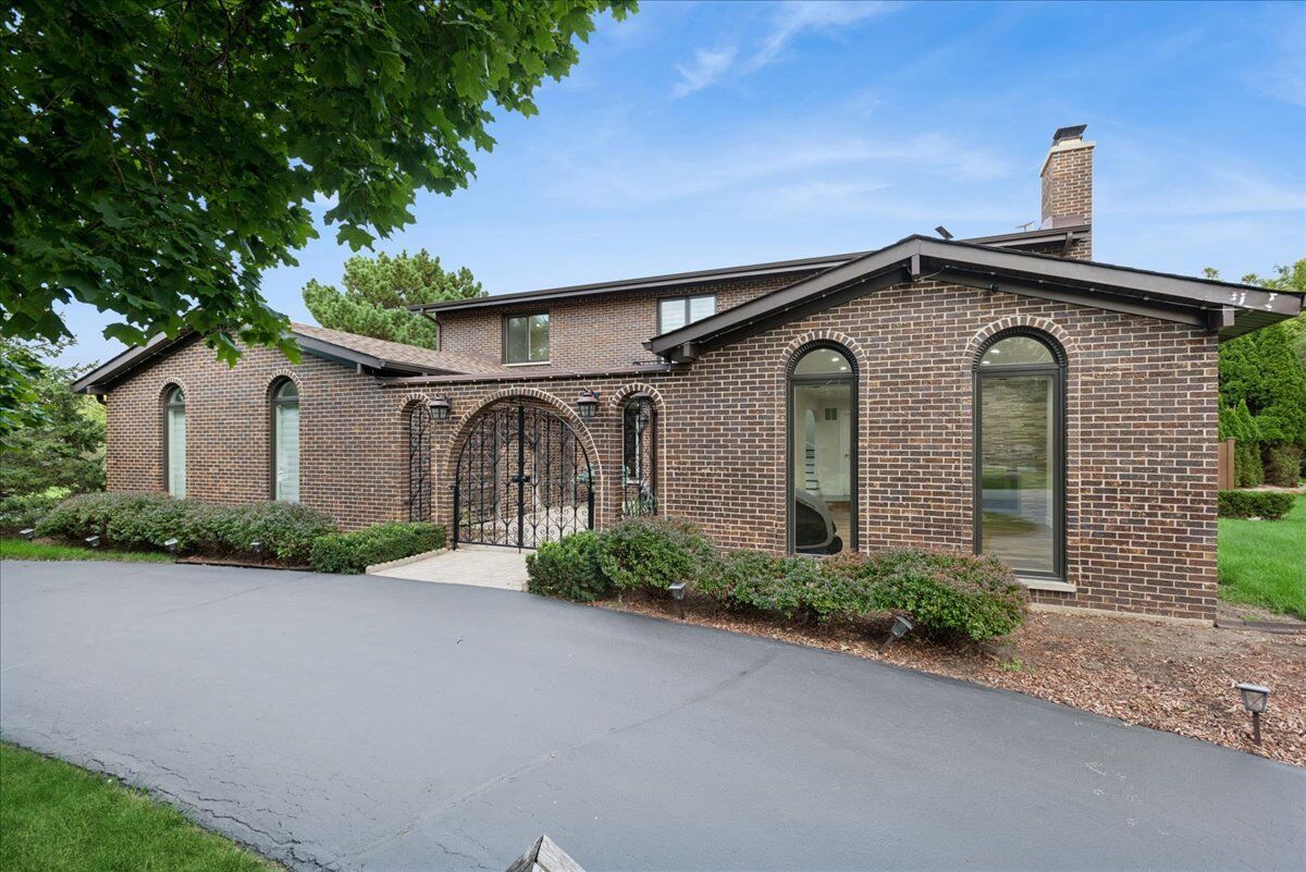 Property Photo:  505 Rue Royale  IL 60010 