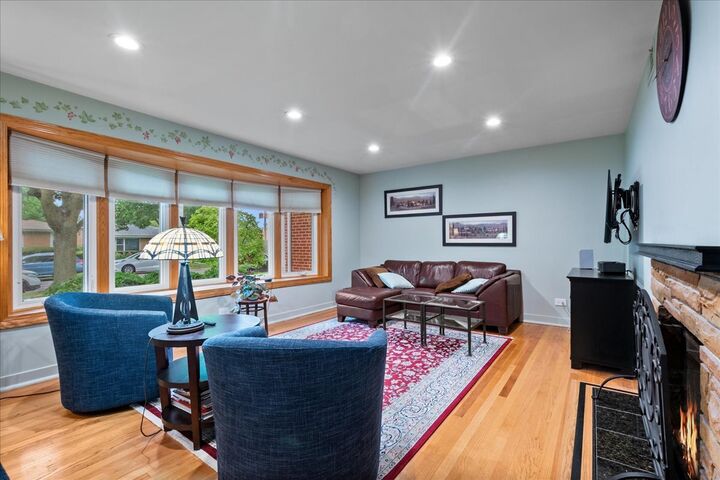 Property Photo:  3805 W Jarlath Street  IL 60712 