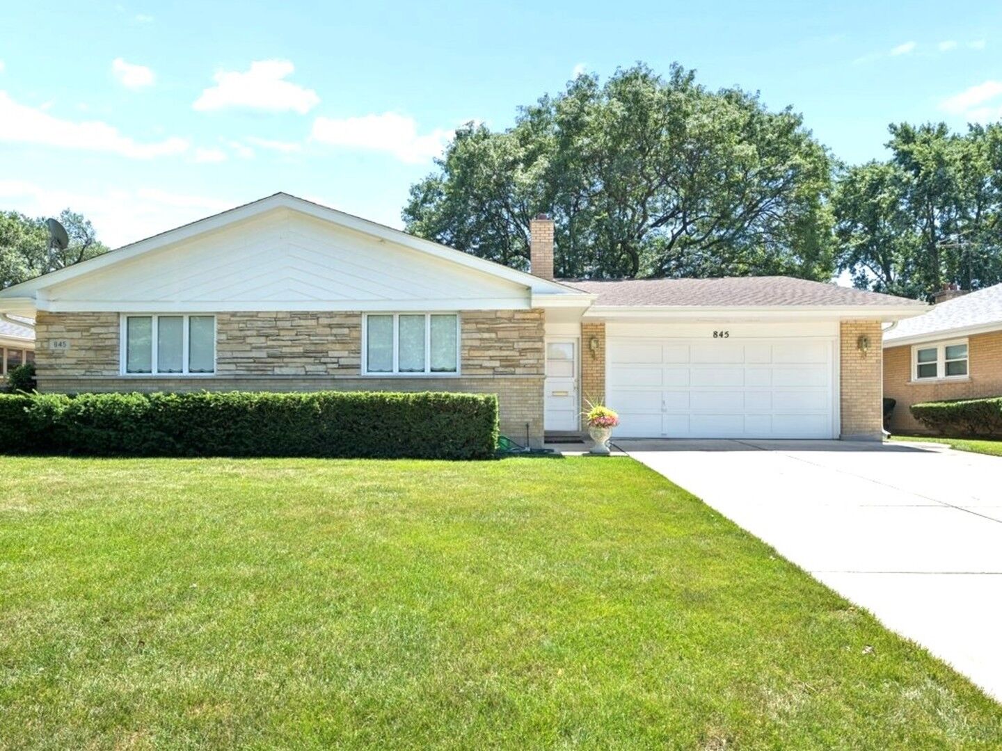 Property Photo: 845 N Merrill Street IL 60068