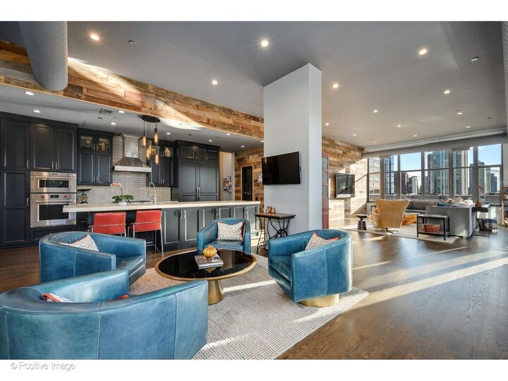 Property Photo:  333 W Hubbard Street 701  IL 60654 