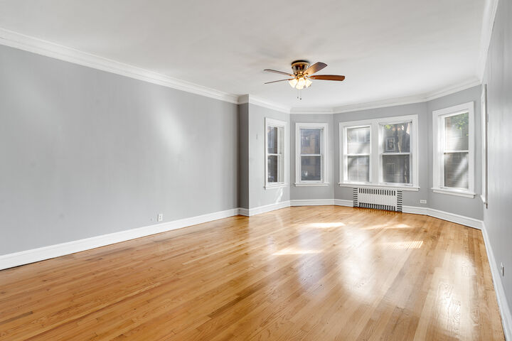 Property Photo:  5714 N Christiana Avenue 1  IL 60659 