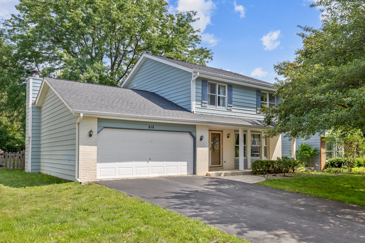 Property Photo:  616 Blue Spruce Lane  IL 60060 