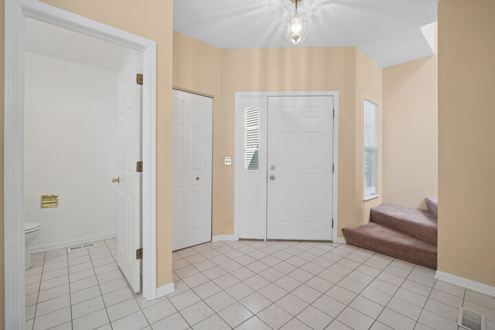 Property Photo: 946 Cynthia Lane IL 60156