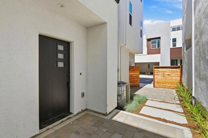 Property Photo:  225 Honeydew Court  CA 94583 