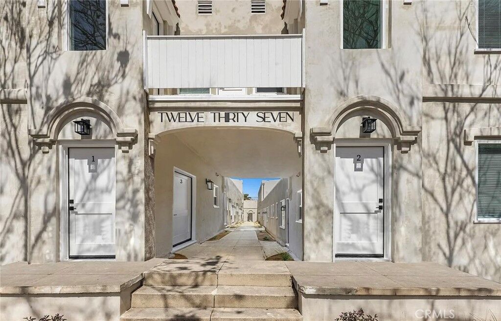 Property Photo:  1237 E 1st 8  CA 90802 