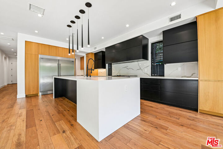 Property Photo:  1037 Palms Boulevard  CA 90291 