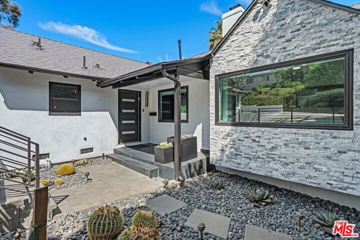 Property Photo: 3304 Shelby Drive CA 90034