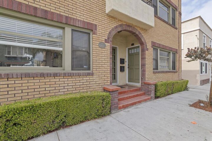 Property Photo:  2528 E 10th Street  CA 90804 