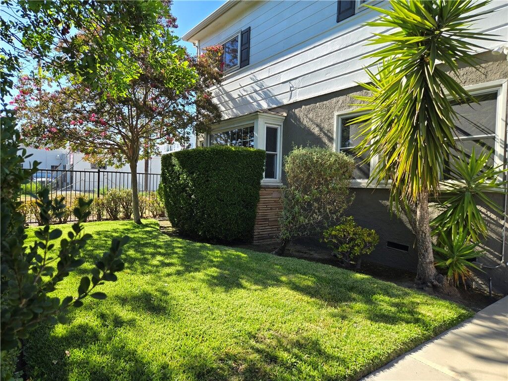 Property Photo:  10939 1/2 Moorpark  CA 91602 