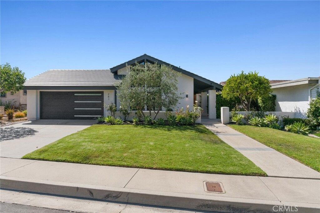 Property Photo:  241 Calle Neblina  CA 92672 