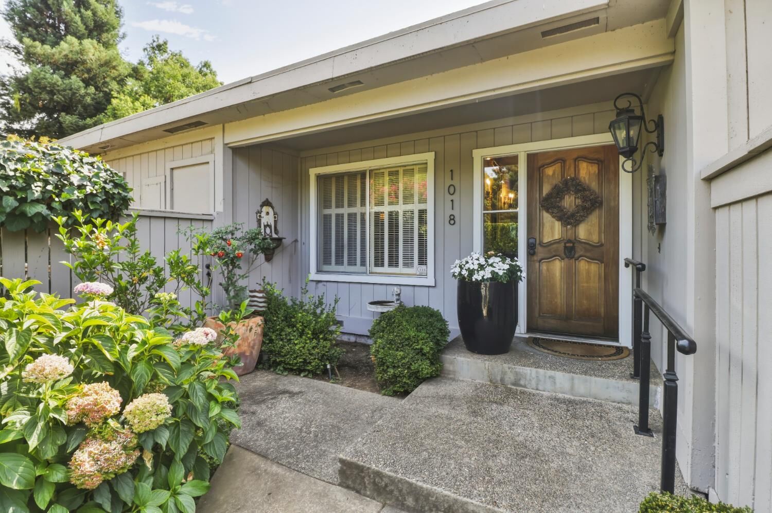 Property Photo: 1018 Commons Drive CA 95825