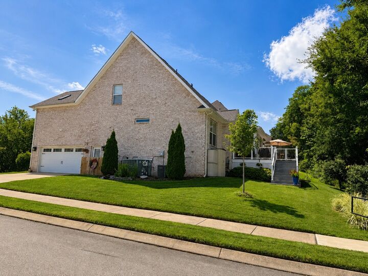 Property Photo:  1027 Nealcrest Cir  TN 37174 