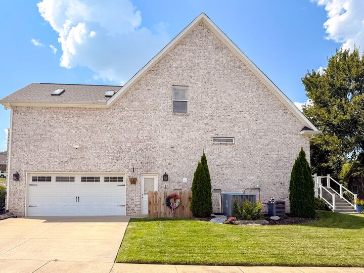 Property Photo:  1027 Nealcrest Cir  TN 37174 