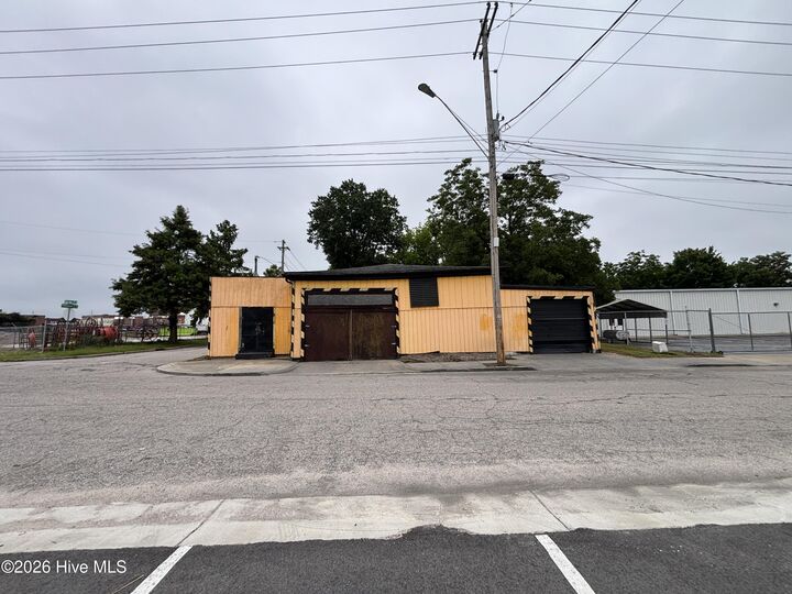 Property Photo:  501 E Barnes Street S  NC 27893 